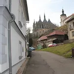 Comfortable Under The St. Barbara's Cathedral Kutna Hora