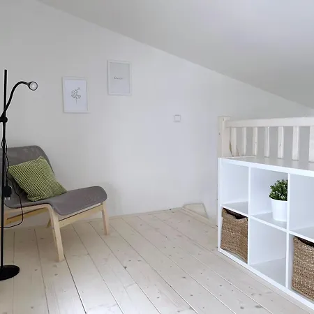 Comfortable Under The St. Barbara's Cathedral 쿤타호라