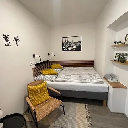 Comfortable Under The St. Barbara's Cathedral 쿤타호라