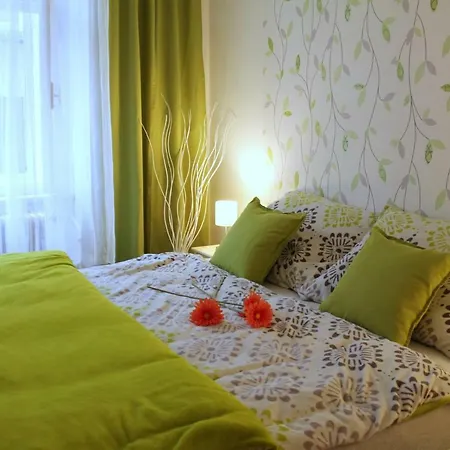 Comfortable Under The St. Barbara's Cathedral Apartman *