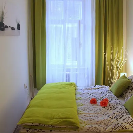 Comfortable Under The St. Barbara's Cathedral 아파트 쿤타호라