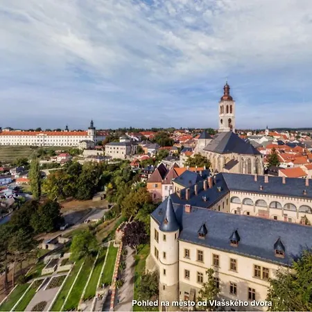 Comfortable Under The St. Barbara's Cathedral 쿤타호라