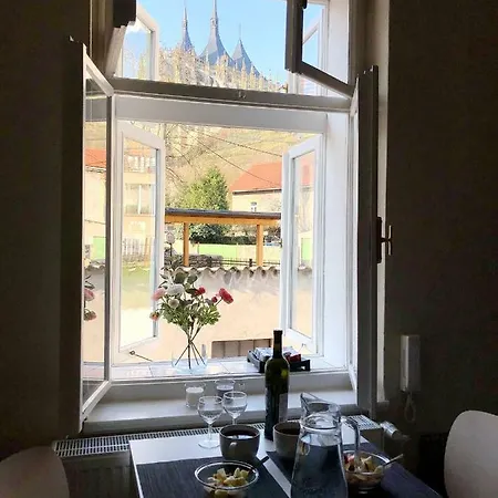 Comfortable Under The St. Barbara's Cathedral 아파트 *