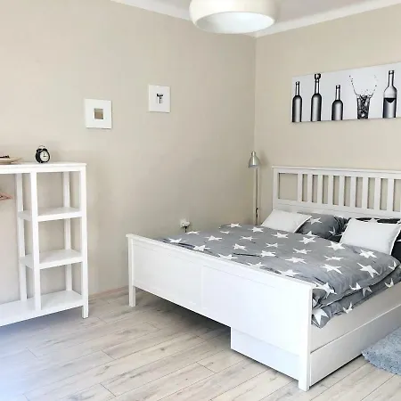 Comfortable Under The St. Barbara's Cathedral 아파트 쿤타호라