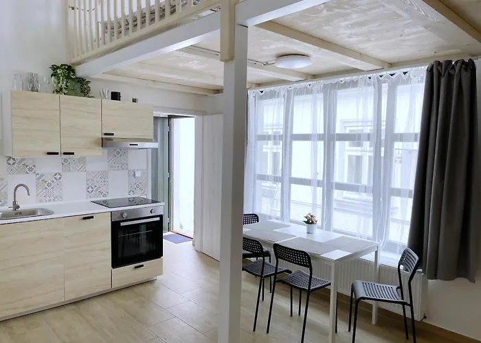 Comfortable Under The St. Barbara's Cathedral 库特纳霍拉