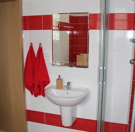 Comfortable Under The St. Barbara's Cathedral Кутна-Гора