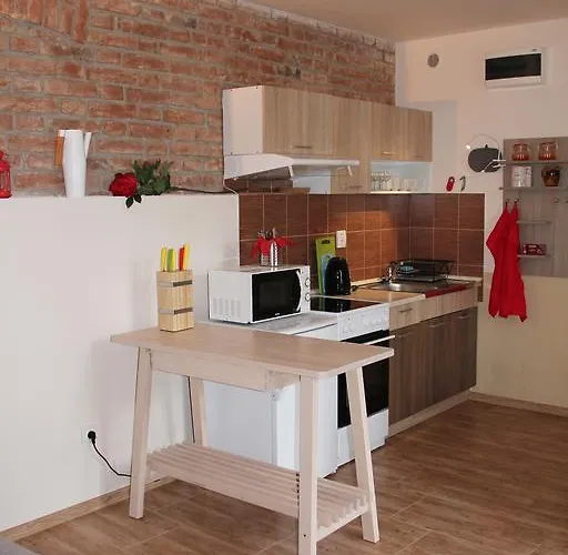 Comfortable Under The St. Barbara's Cathedral Апартаменты *