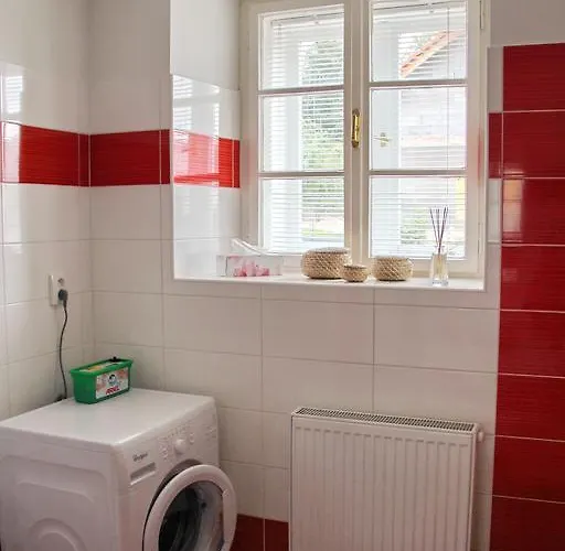 Comfortable Under The St. Barbara's Cathedral 公寓 库特纳霍拉