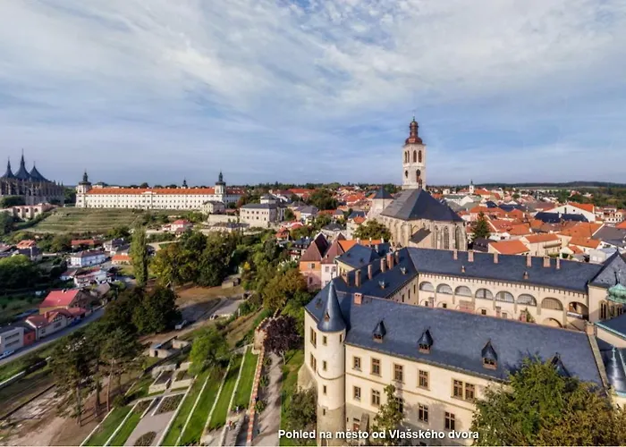 Comfortable Under The St. Barbara's Cathedral 库特纳霍拉