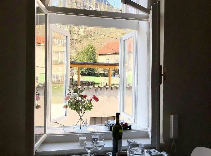 Comfortable Under The St. Barbara's Cathedral Апартаменты *