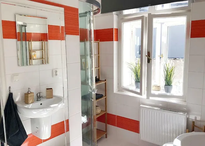 Comfortable Under The St. Barbara's Cathedral Кутна-Гора